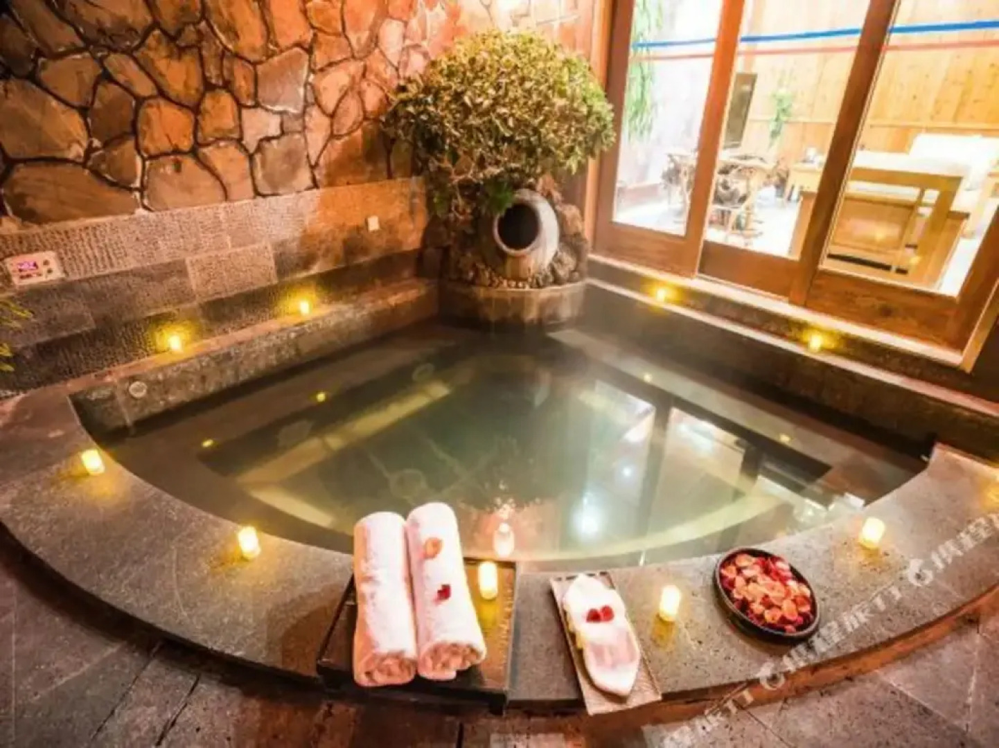 Rehai Health Hot Spring Hotel