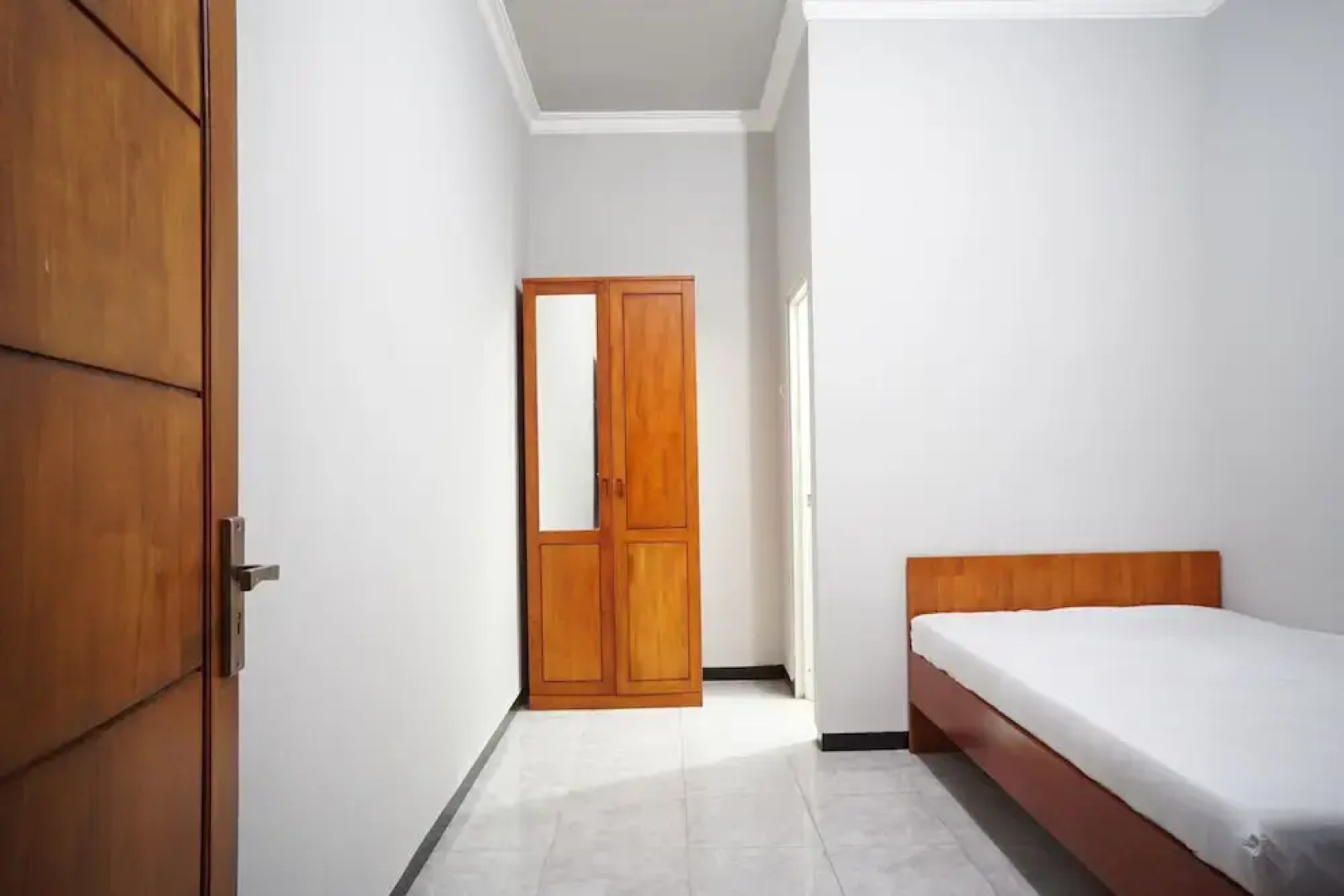 OYO Life 93045 Kost Putra Bu Ketut