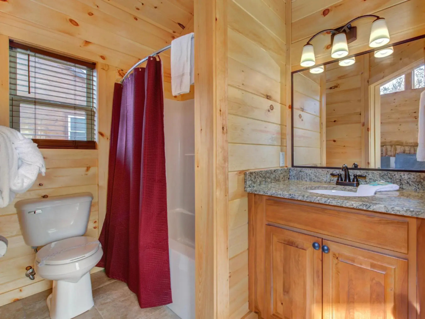 Gatlinburg Escape, 5 Bedrooms, Hot Tub, Arcade, Game Room, Sleeps 16