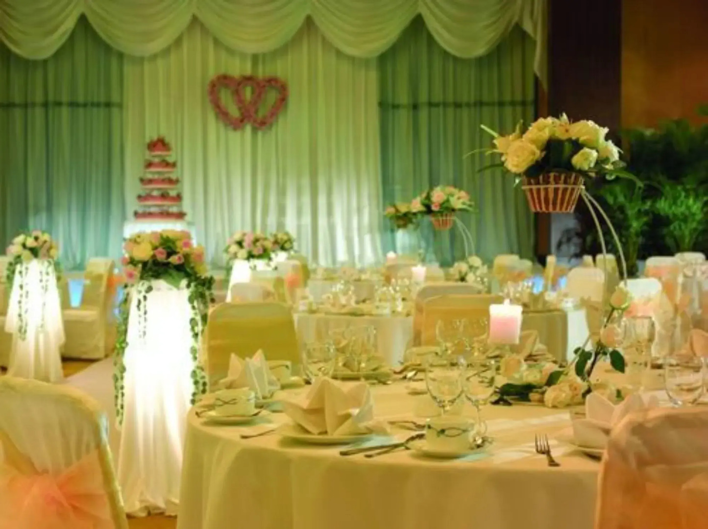 Luxemon Xinjiang Hongfu Hotel