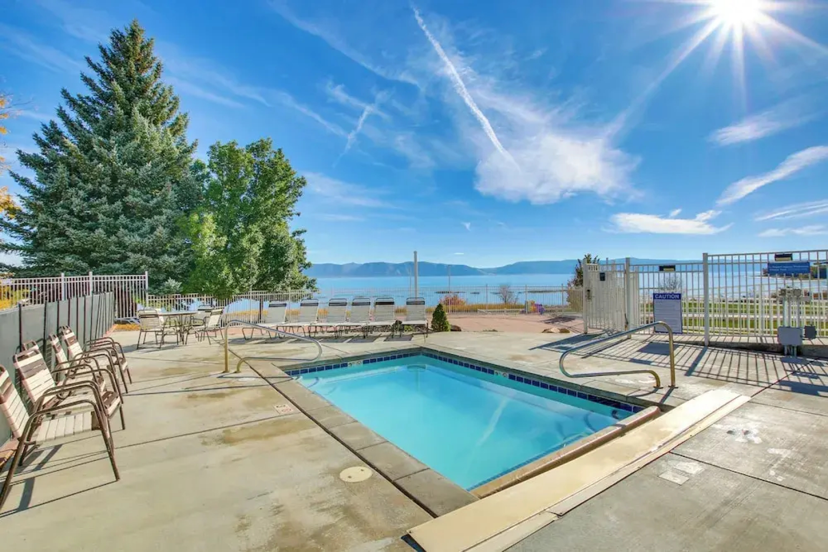 Spacious Garden City Townhome w/ Lake Views!