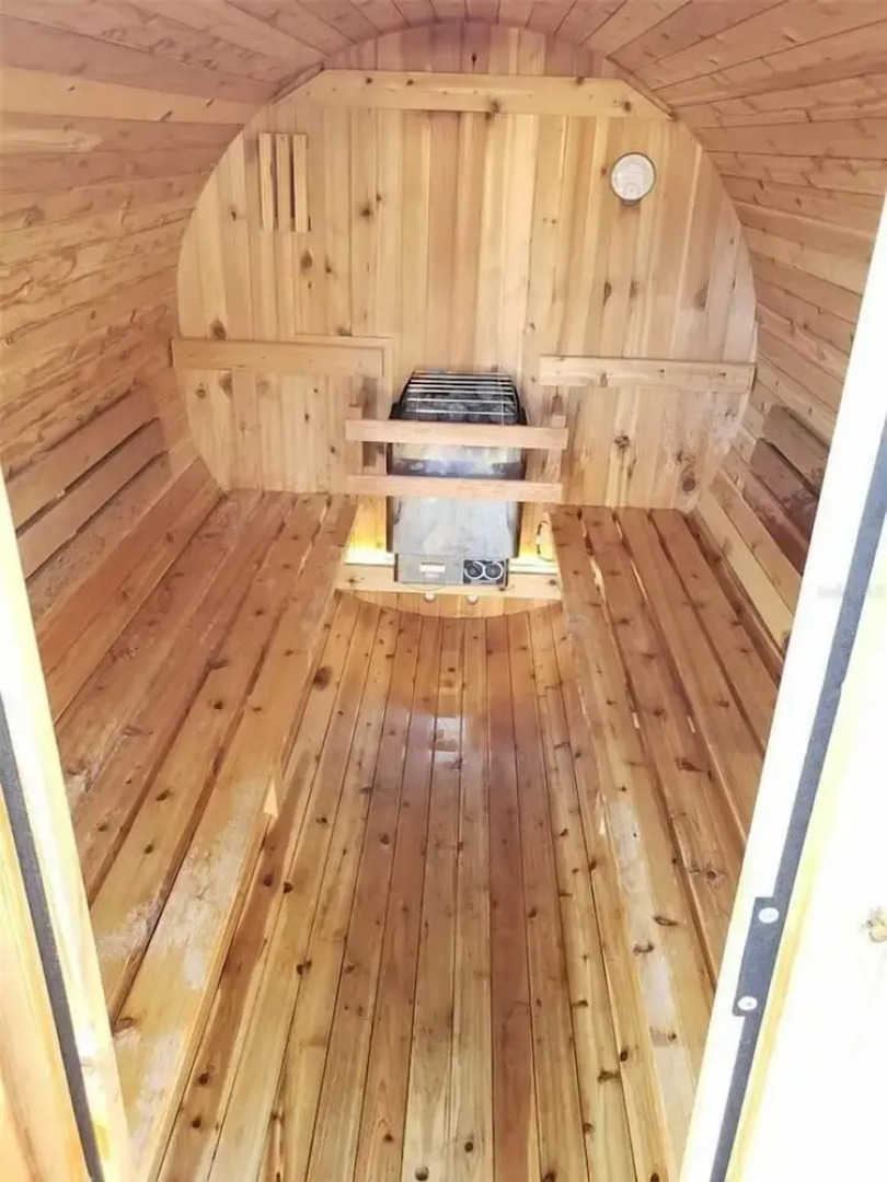 Heated Pool, Jacuzzi & Sauna! Tampa, FL