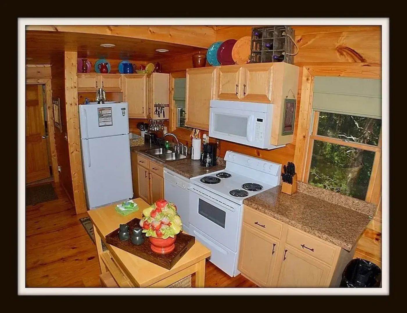 Heintooga - 2 Br cabin by RedAwning