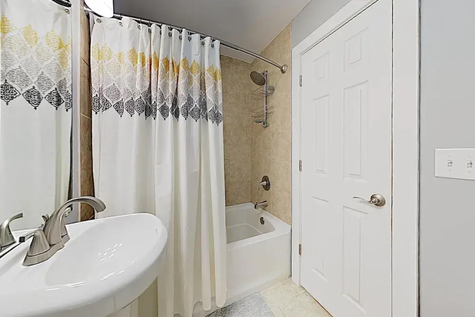 New Listing! New-build , Near Downtown 5 Bedroom Home