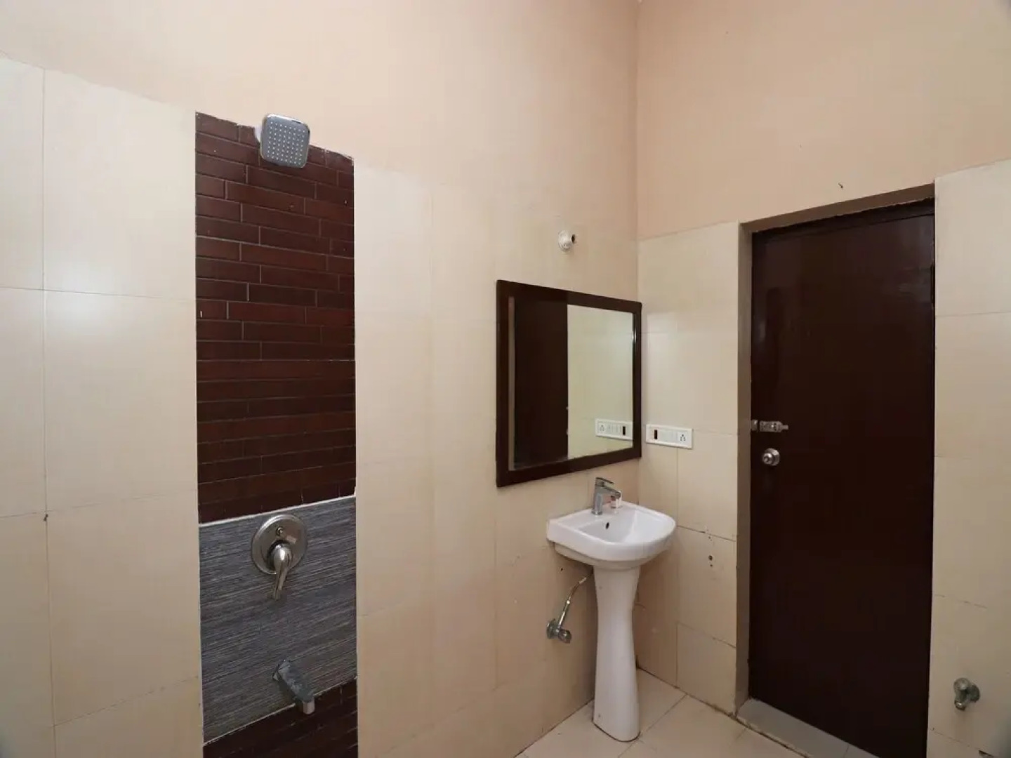 OYO 24410 Camellia Resort