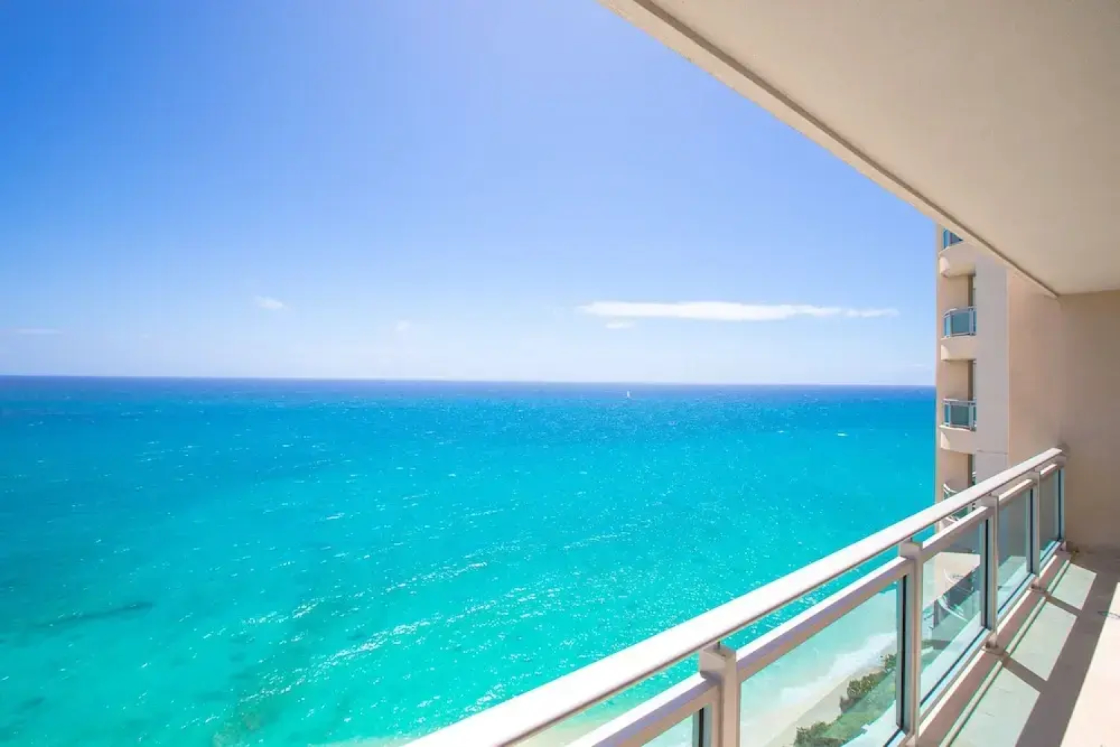 *The CLIFF_ BEACHFRONT and LUXURY MODERN UNIT* C2