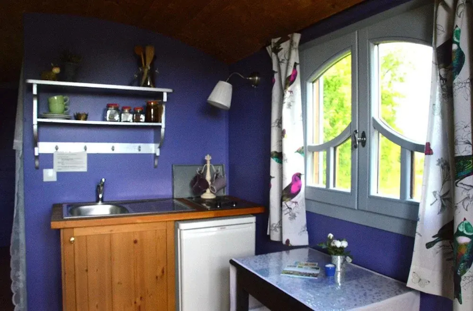 Hébergements Insolites La Charrette Bleue