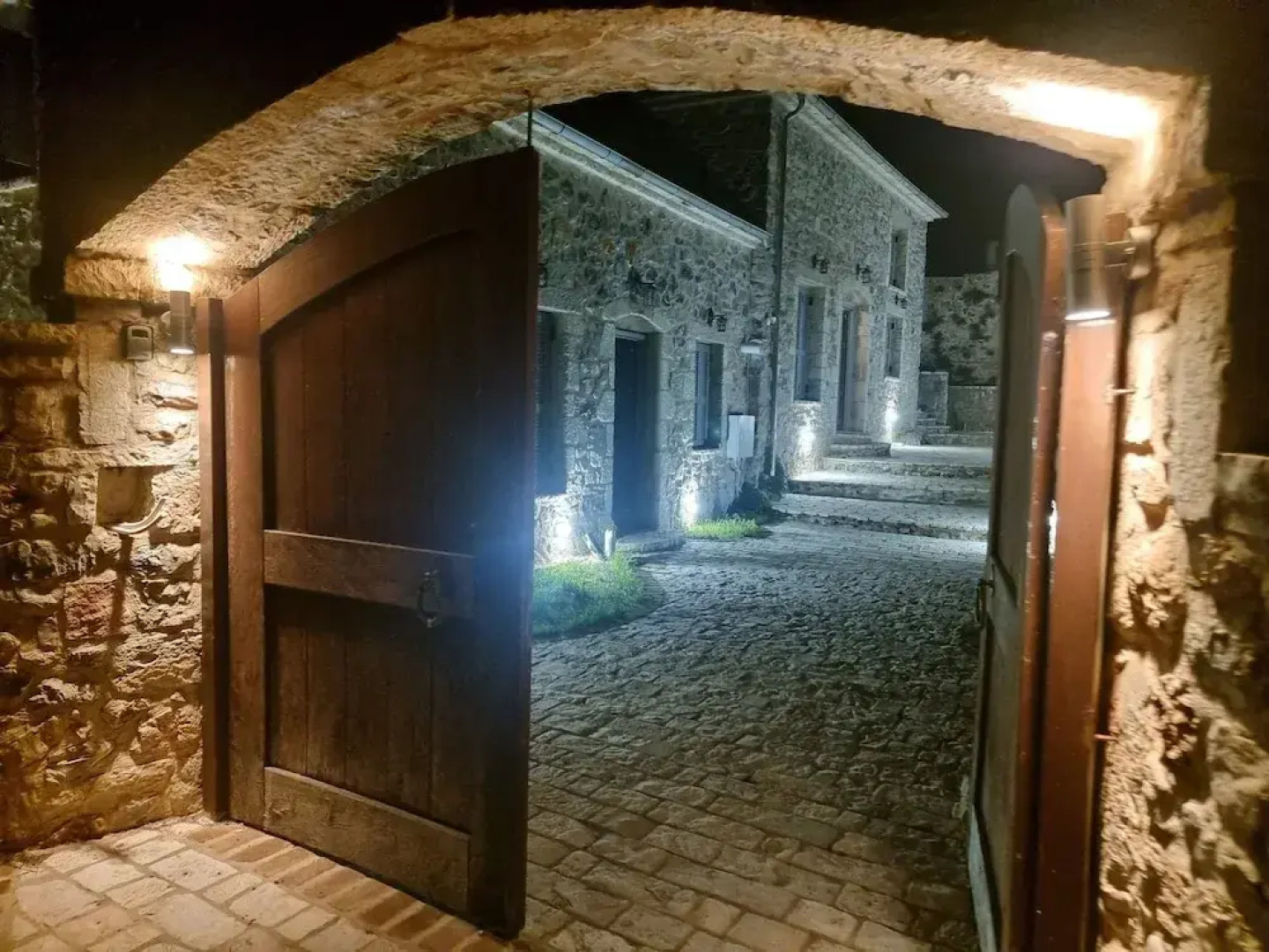 Stone Suites & Villas by Open City Hotel