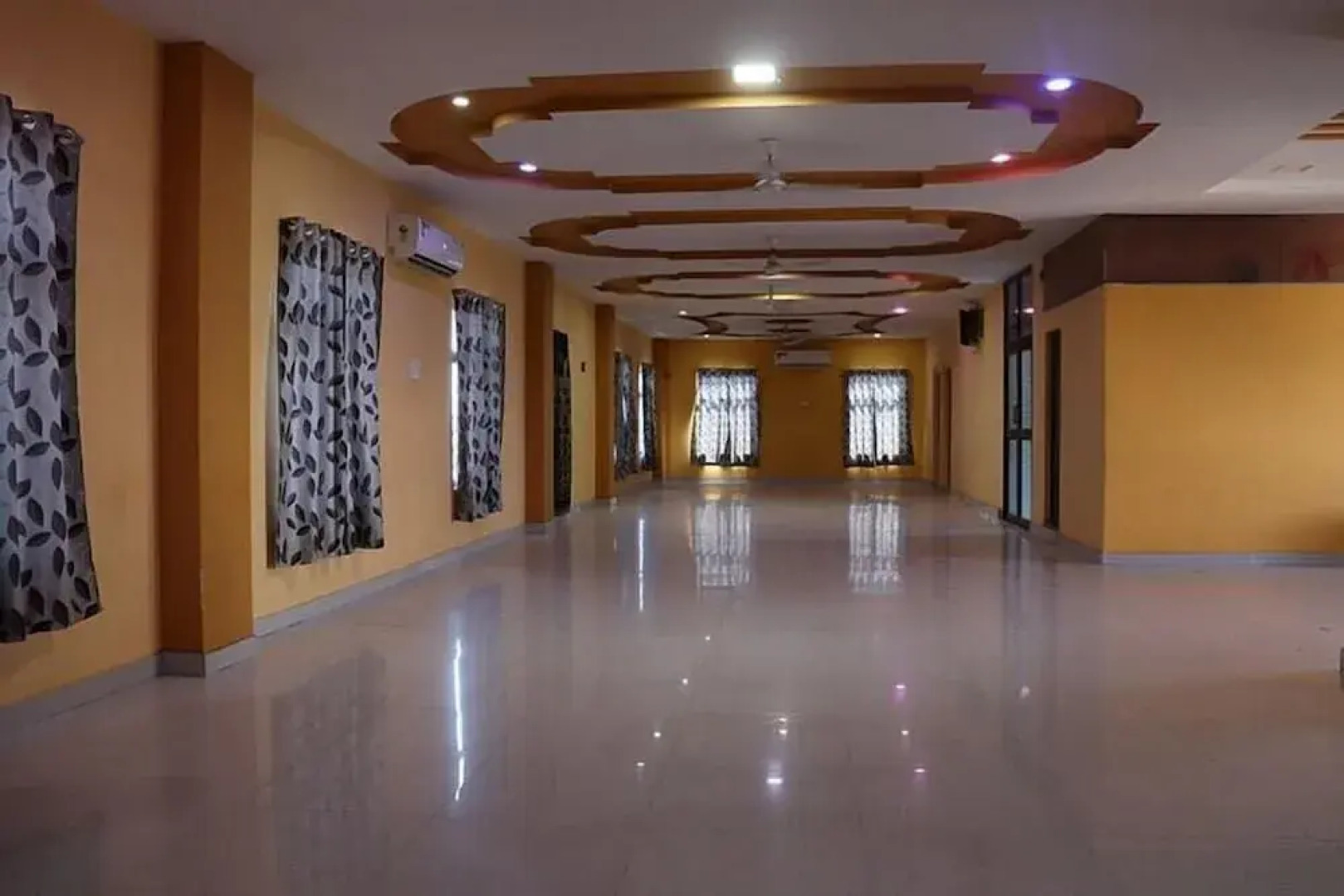 Hotel Raj International