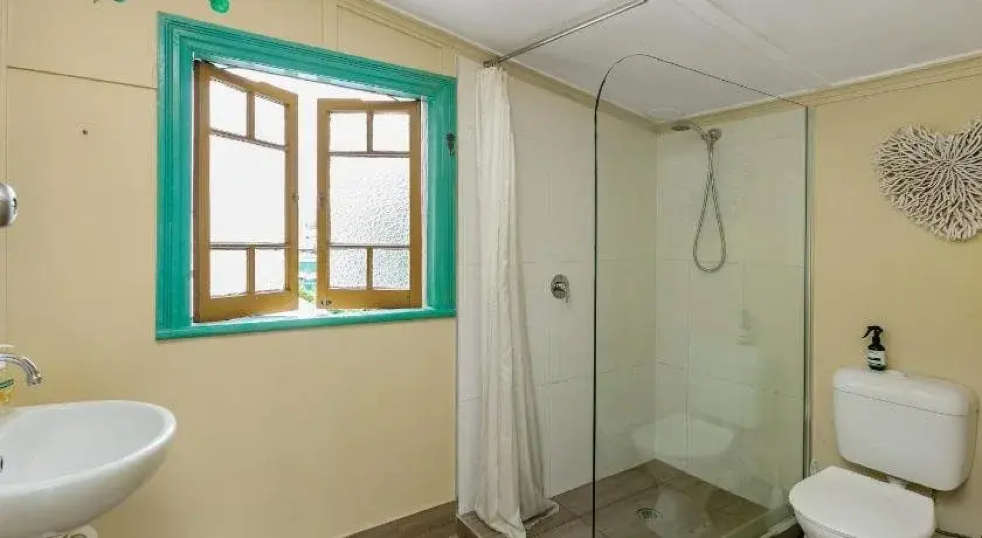 Tropic Days Backpackers