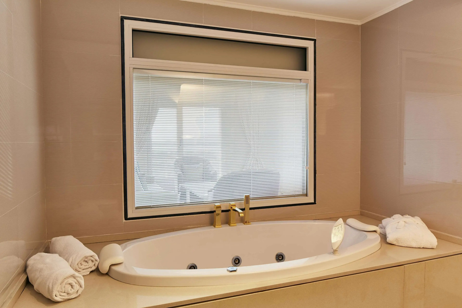 Doubletree By Hilton Hotel Izmir - Alsancak