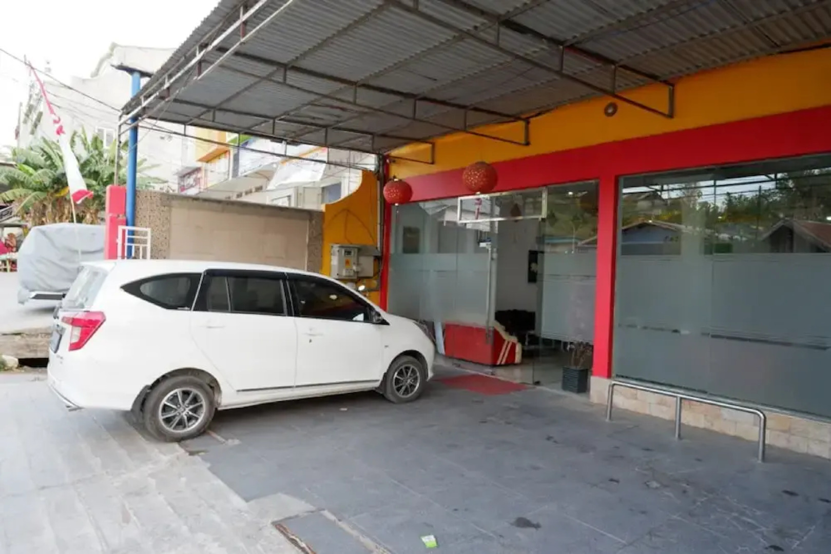 RedDoorz near Kamali Beach Bau Bau