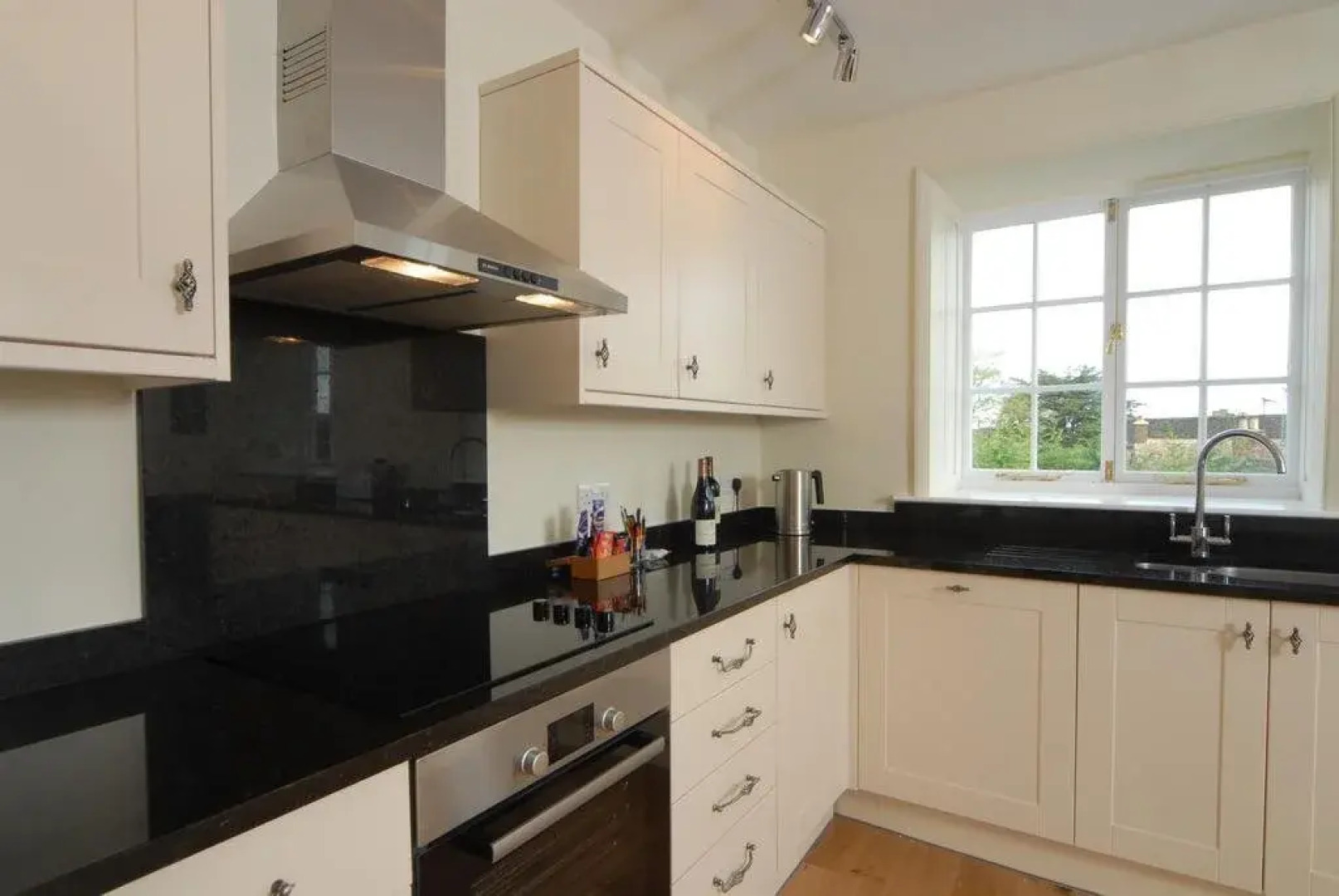 Serviced Guest ApartSuites The Unicorn