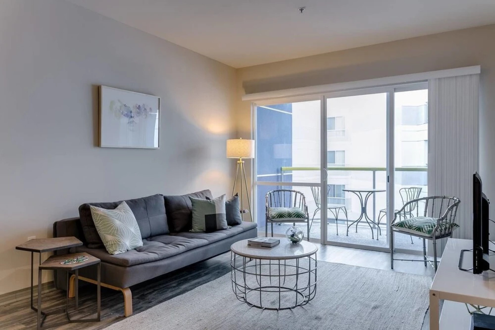 One Bed/1Bath + Private Balcony WALK TO BEACH