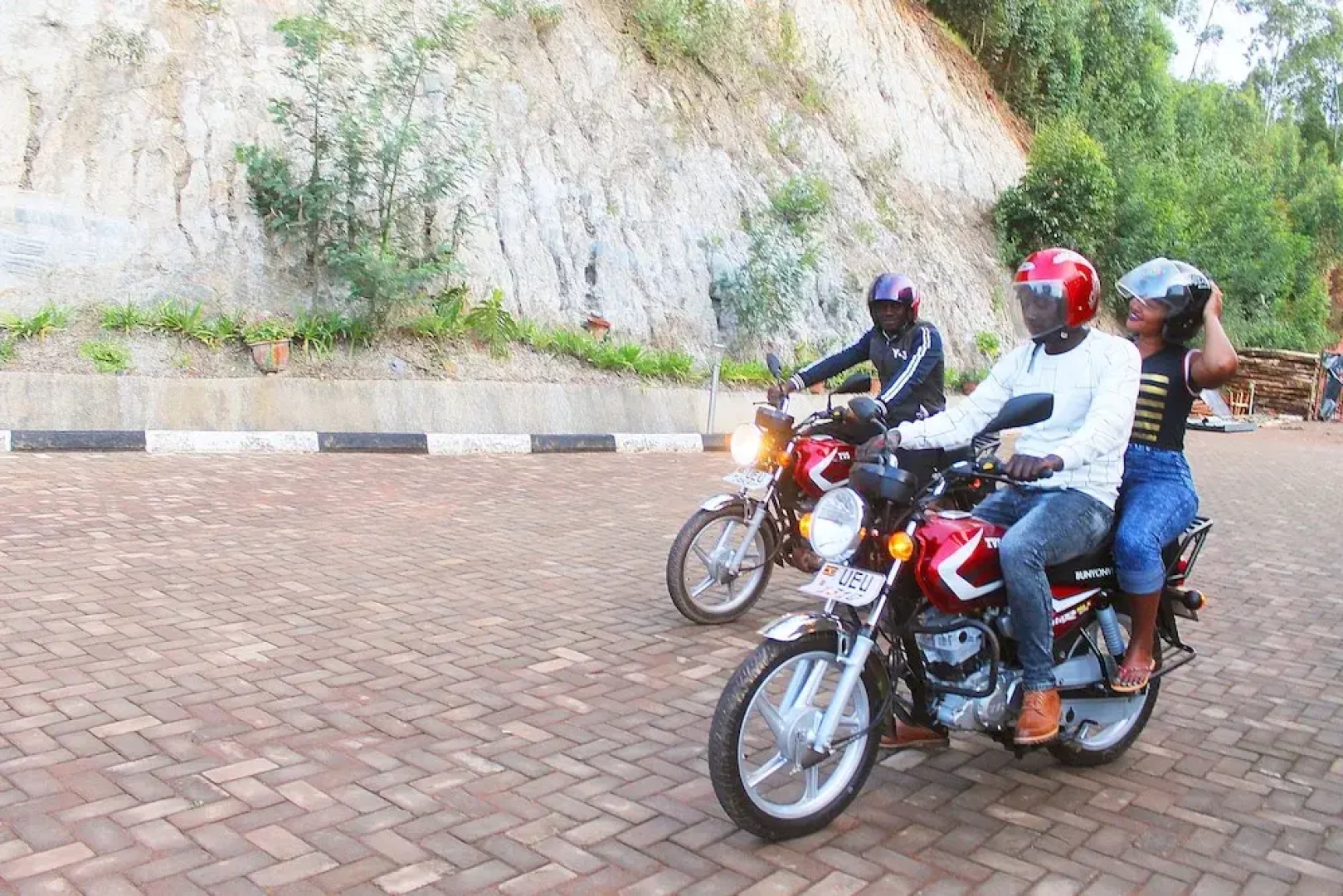 Bunyonyi Safaris Resort