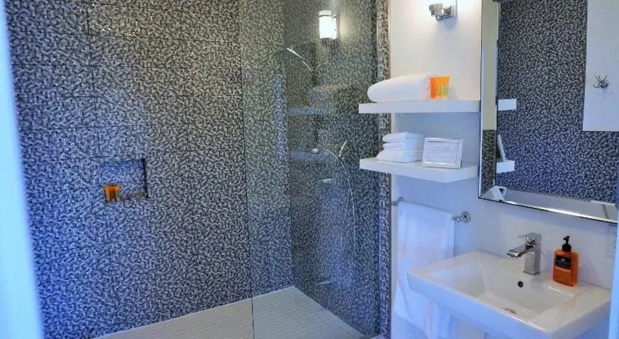 On the 6 Bed and Breakfast