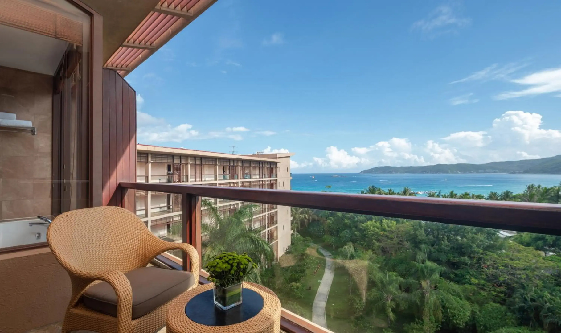 Yalong Bay Mangrove Tree Resort