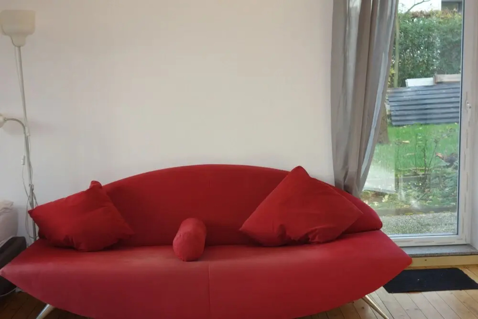 Tolstov-Hotels Large 3 Room Apartment with Garden