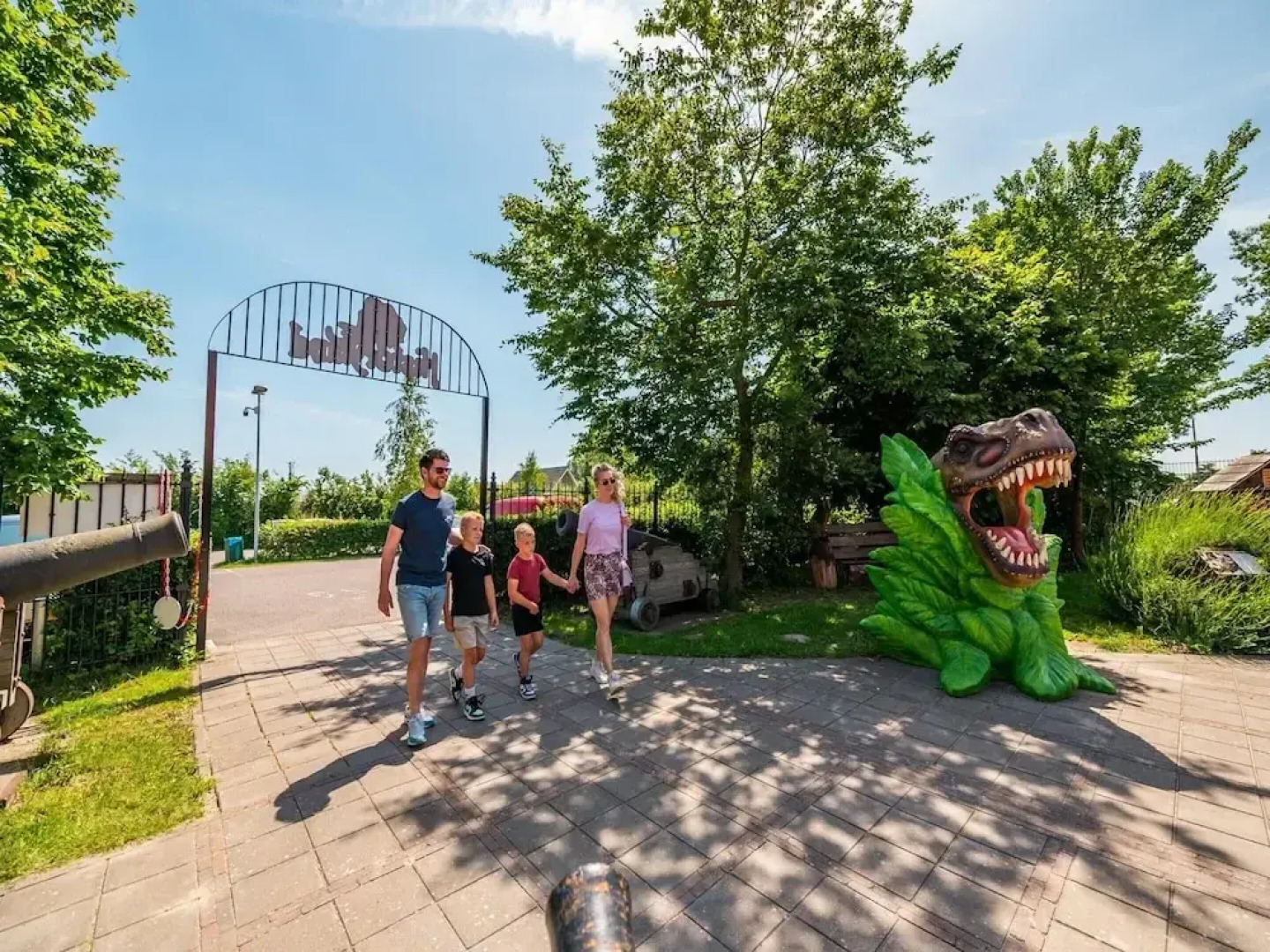 Modern Chalet Near Marina