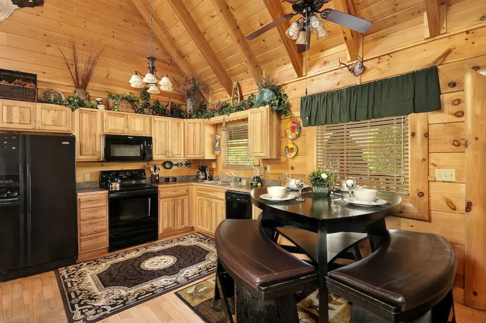 Hakuna Matata - 2 Br cabin by RedAwning