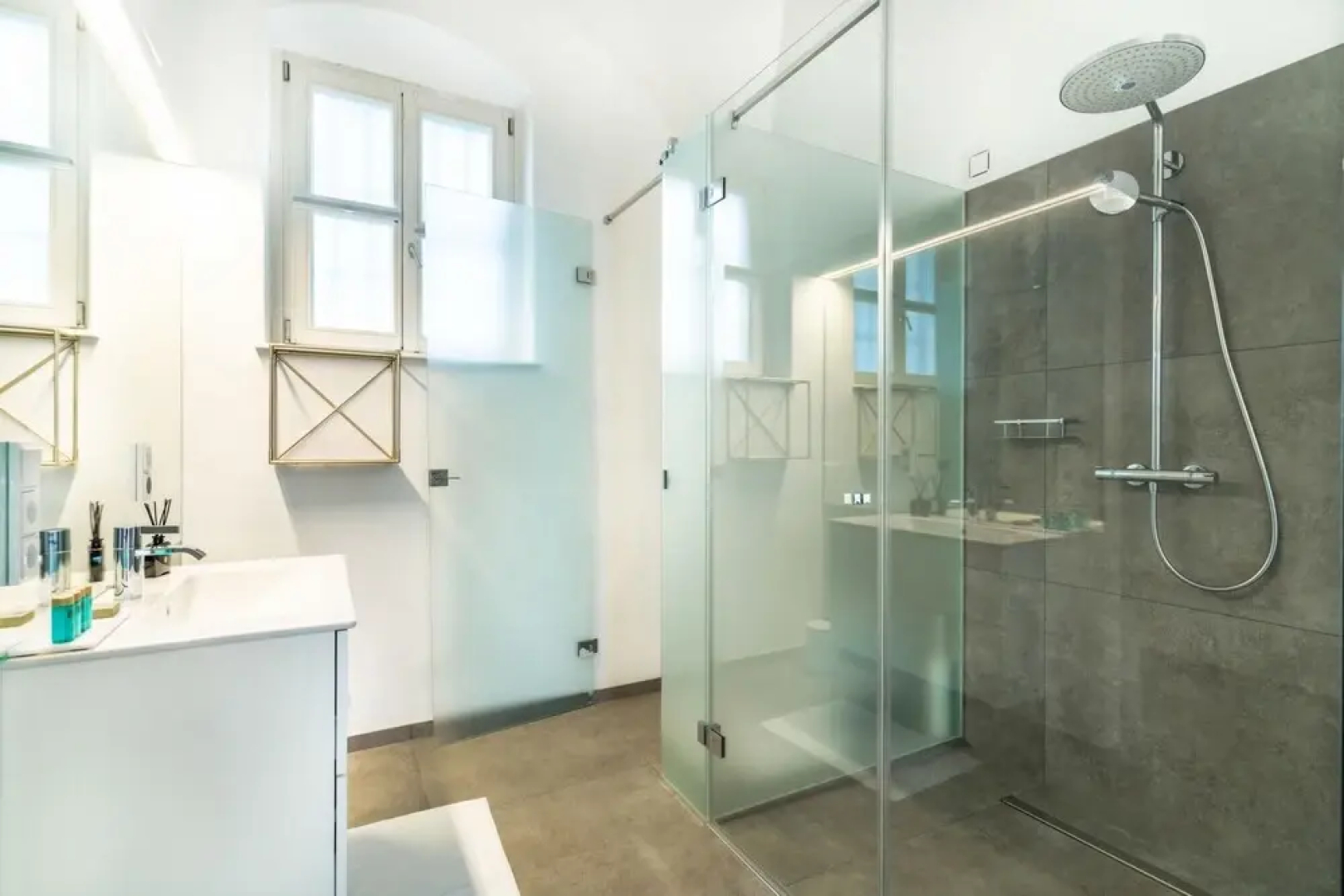 Deluxe Loft With King Bed Private Parking in the old Town of Krems