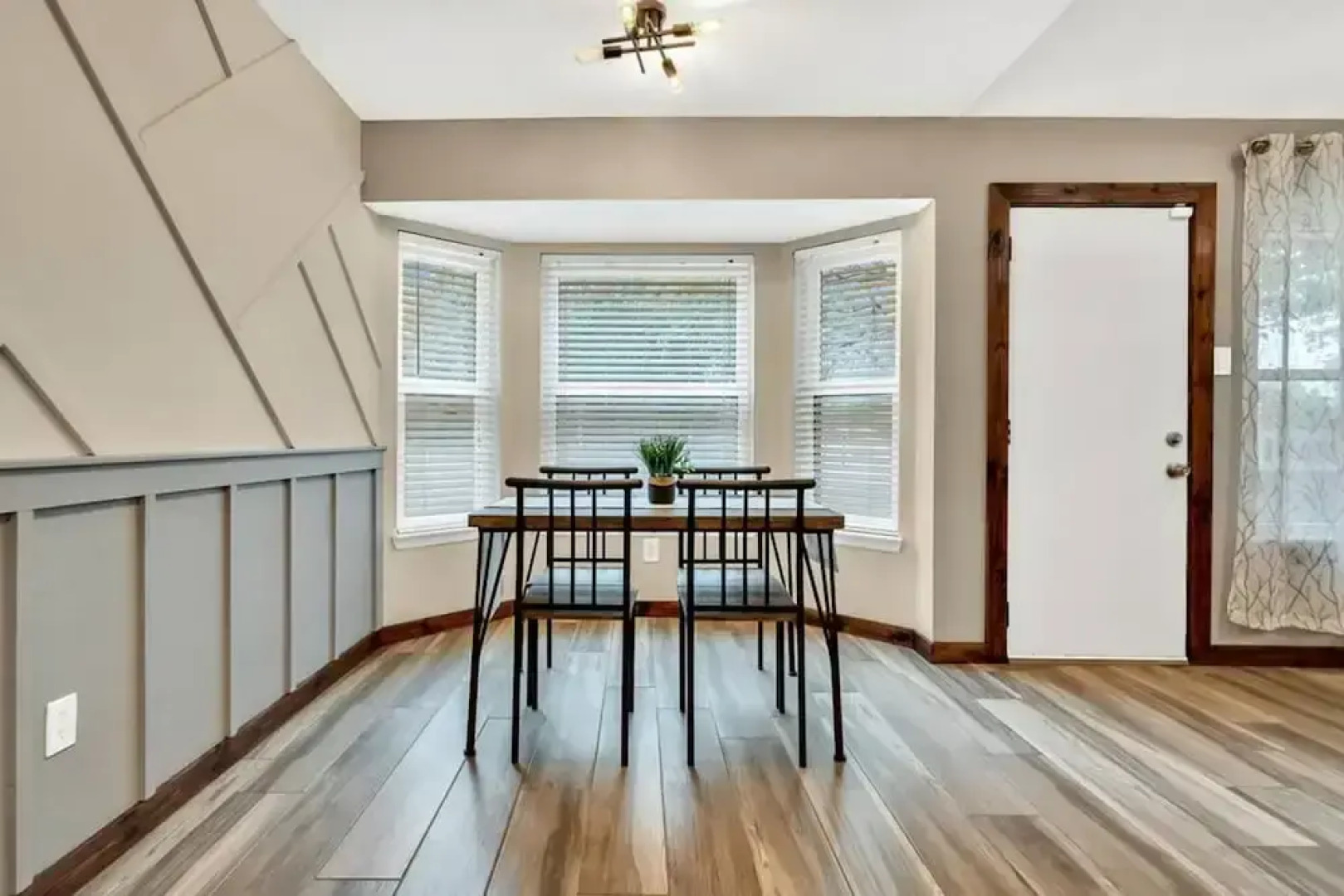 New Cozy Retreat Located 15 Minutes to Waco