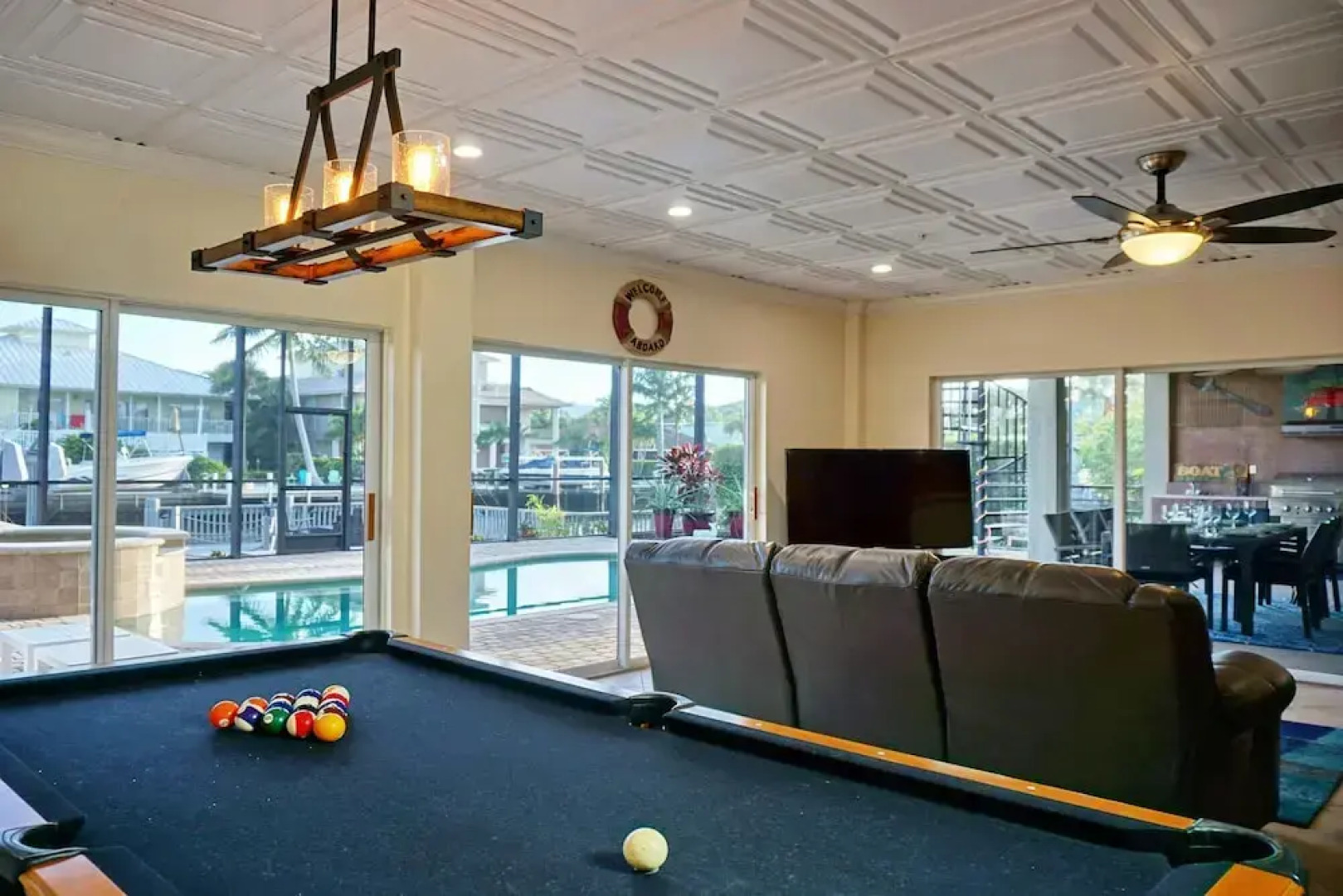 TW330 5 Bedroom Holiday Home by Marco Naples Vacation Homes