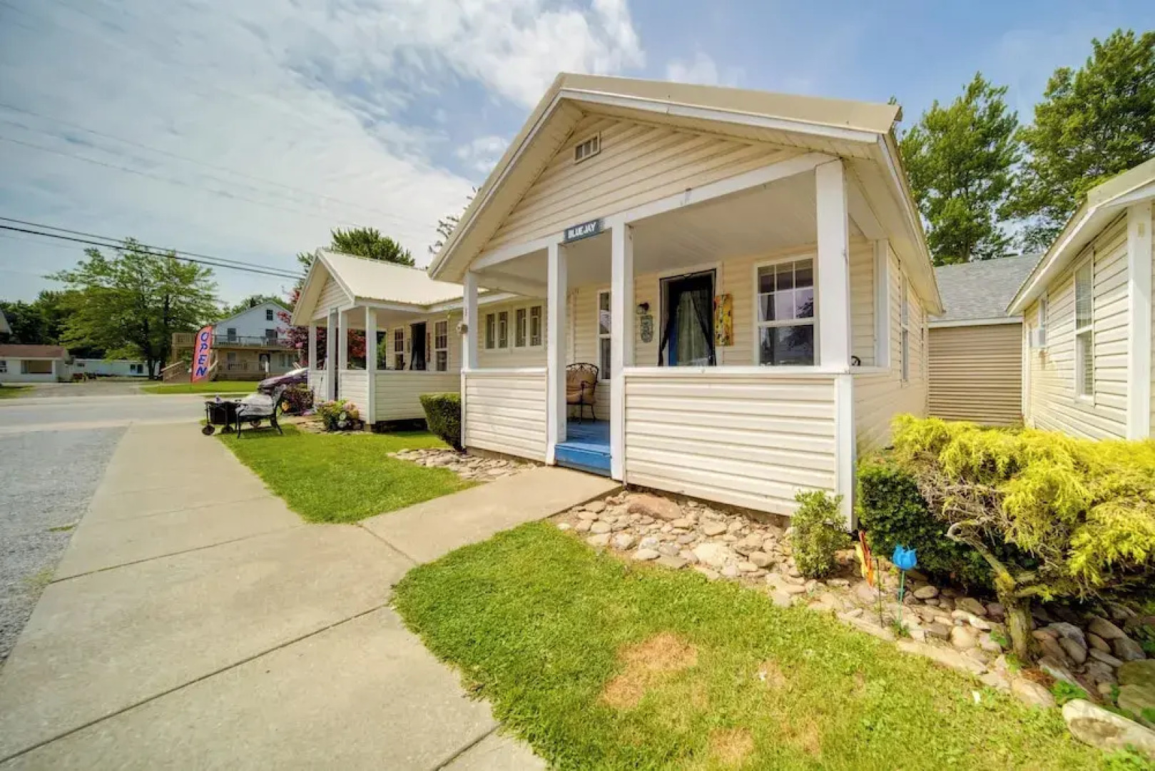 Pet-friendly Lake Erie Cottage - Walk to the Water