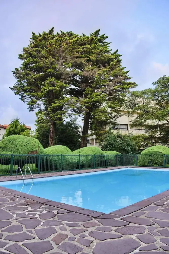 Cabana beach Golf and Pool by GuestReady