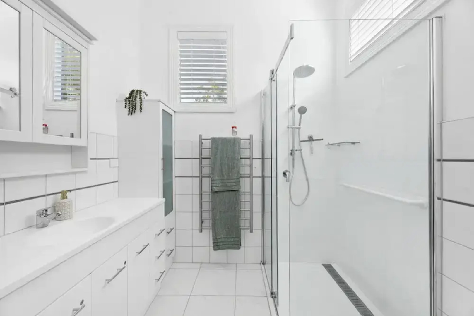 Ye Olde St Leonards Hotel Pet Friendly Sleeps 9