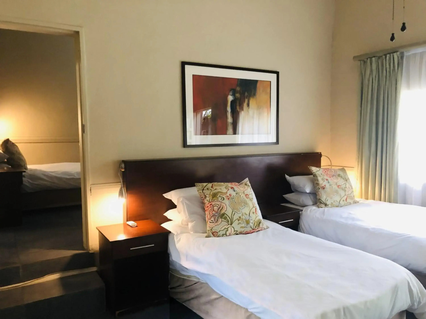 Shangri-La Country Hotel