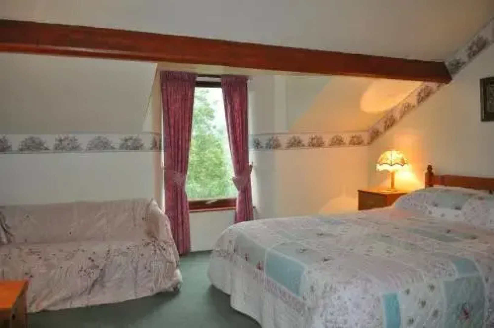 Forest How Guest House