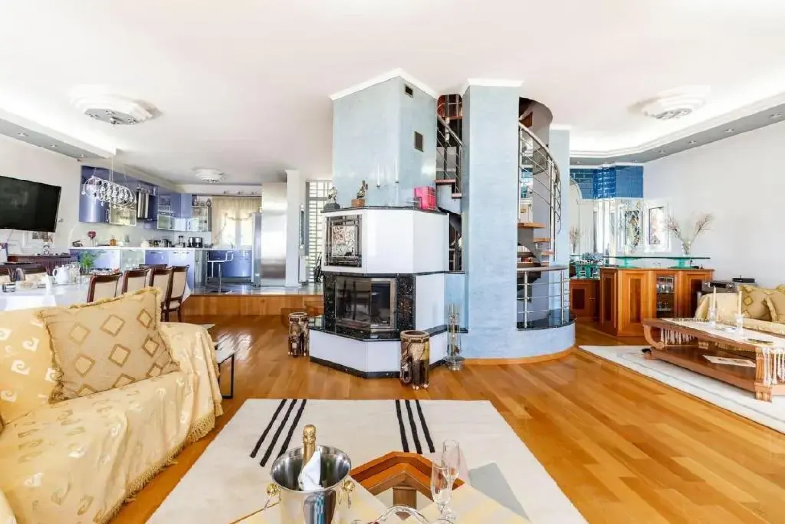 4 Bed Villa - Sleeps 10 - Pets - Pool - Hottub