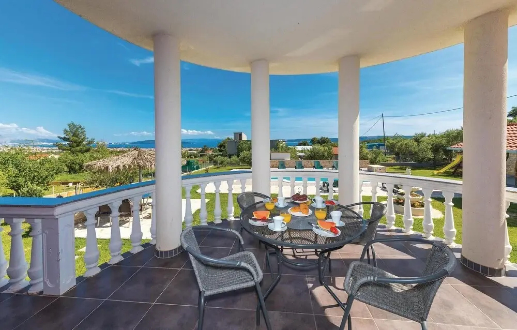 Beautiful Home in Kastel Novi With Wifi and 8 Bedrooms