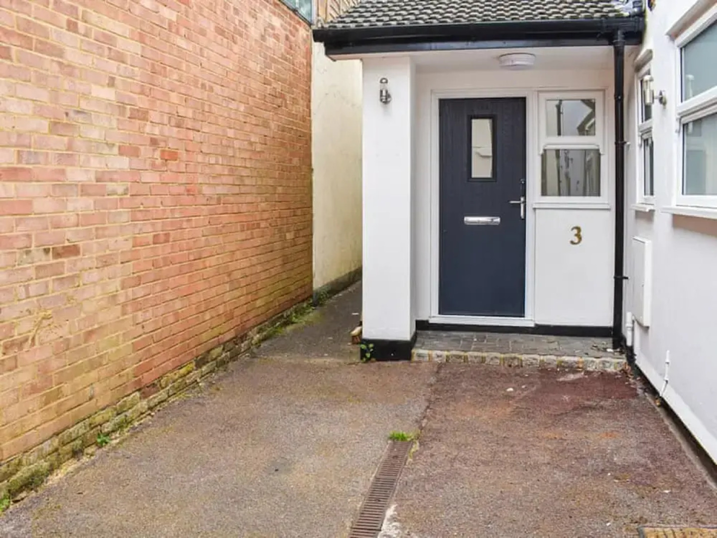 Immaculate 2-bed Bungalow in Weybridge