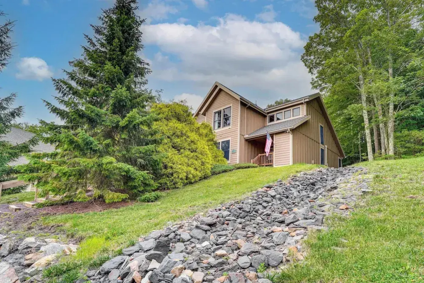 Tannersville Resort Home w/ Deck & Gas Grill!