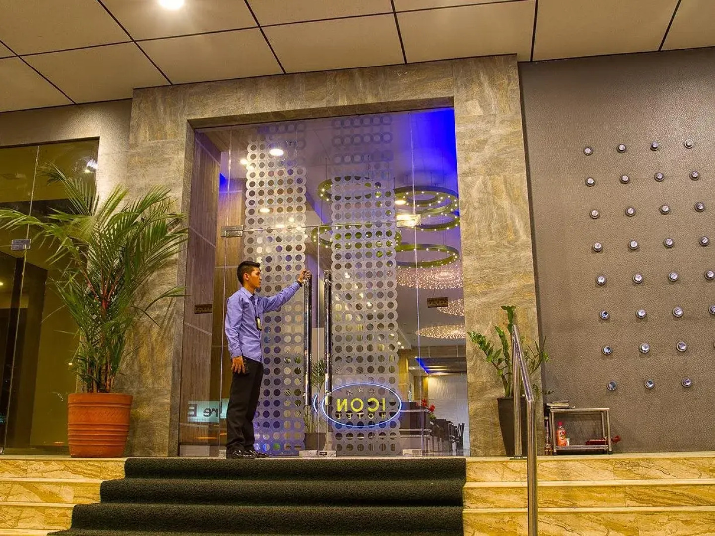 Hotel DreamWorld North EDSA