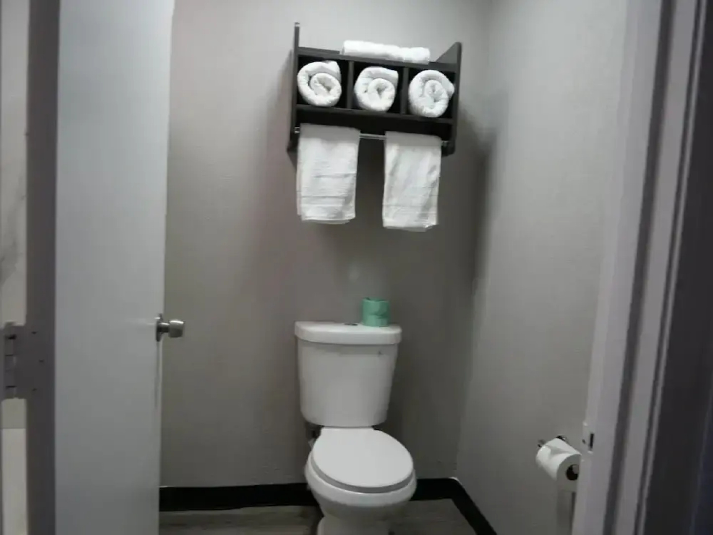 Hilltop Express Inn