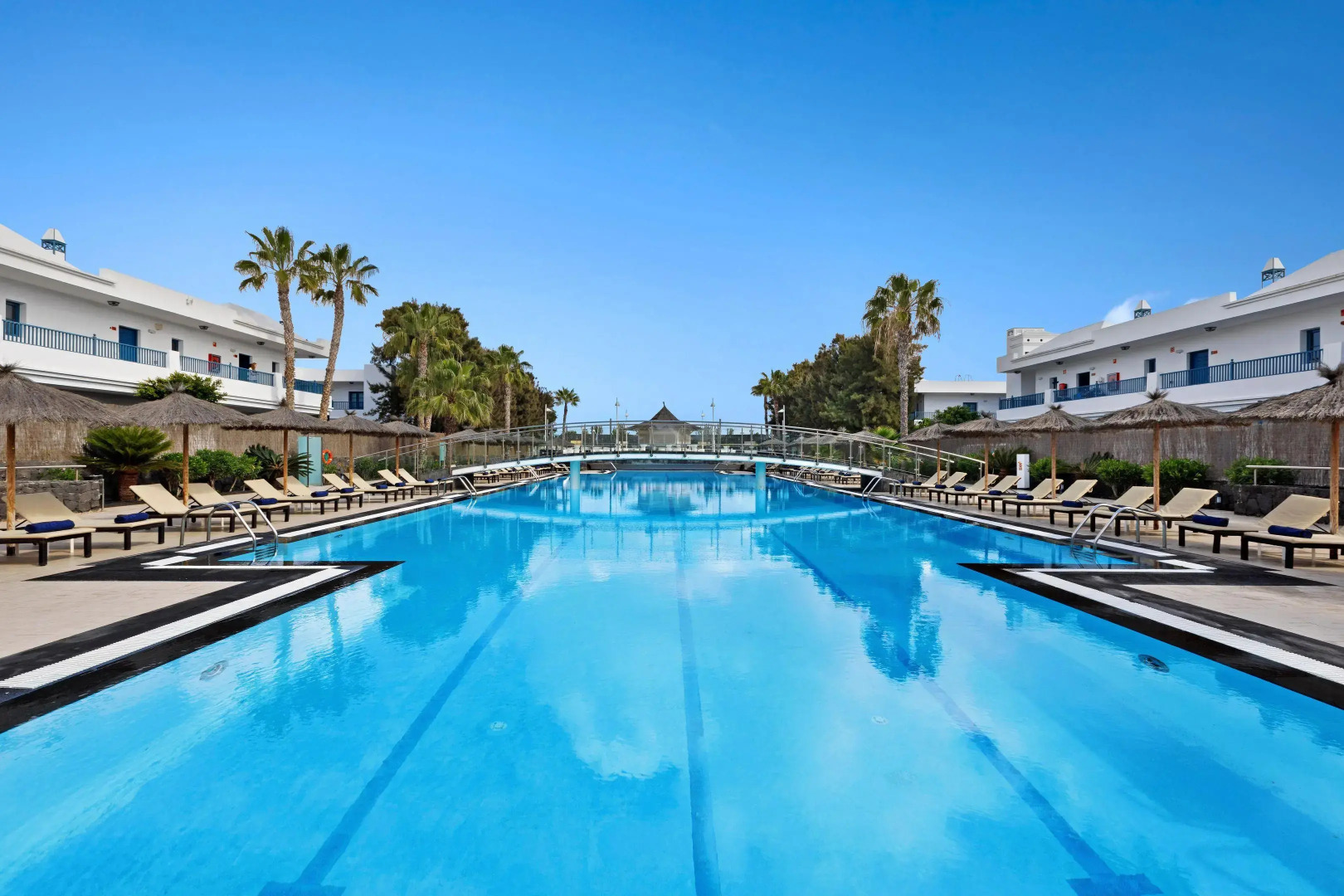 Отель THB Tropical Island Aparthotel