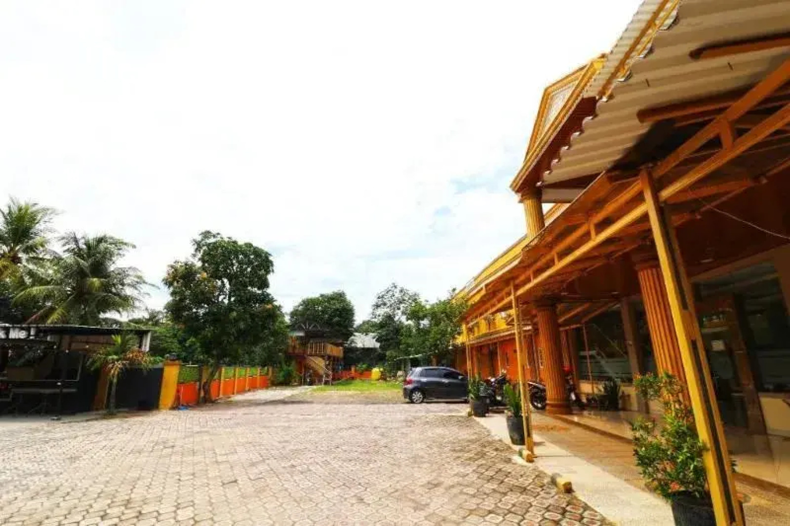 Ombey Guest House by ZUZU