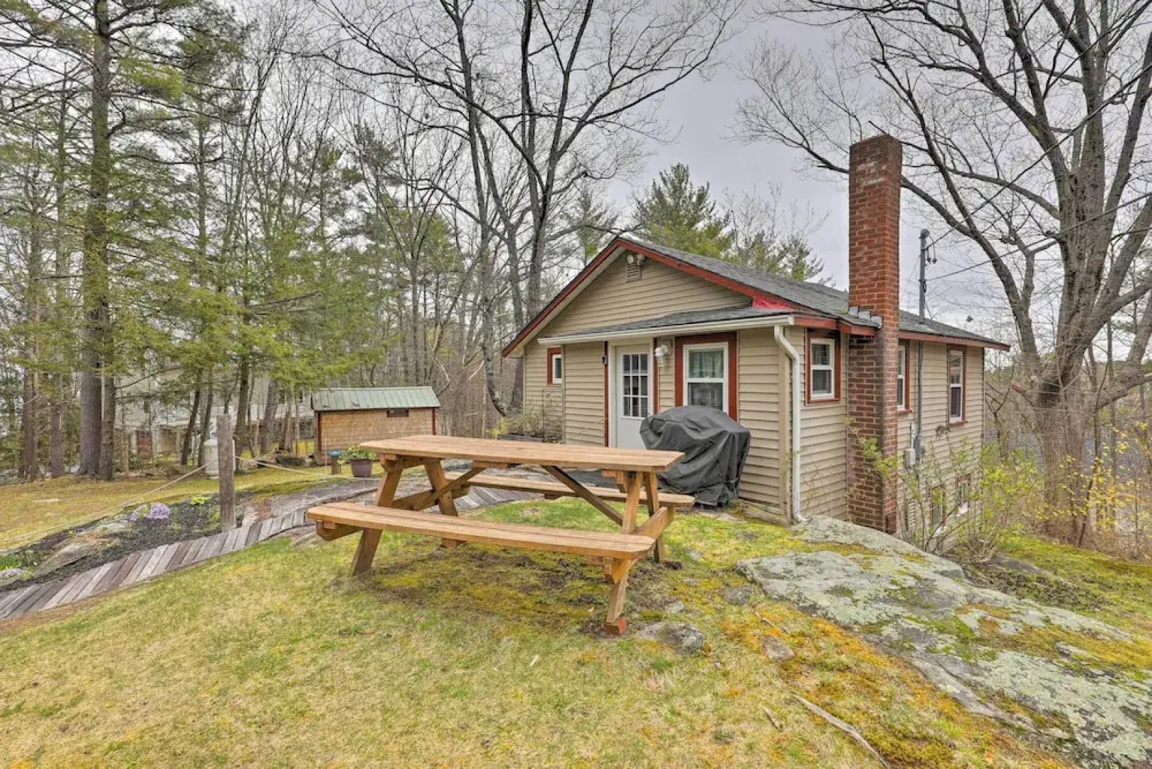 Walk to Marina: Cute Gilford Cottage w/ Grill
