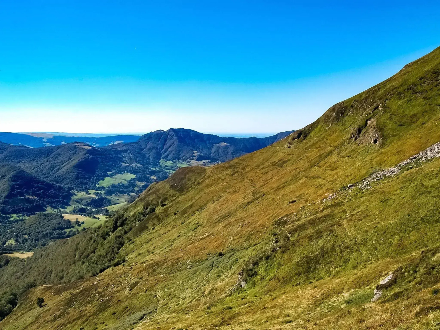 Tranquil Holiday Home in Auriac with Outdoor Swimming Pool