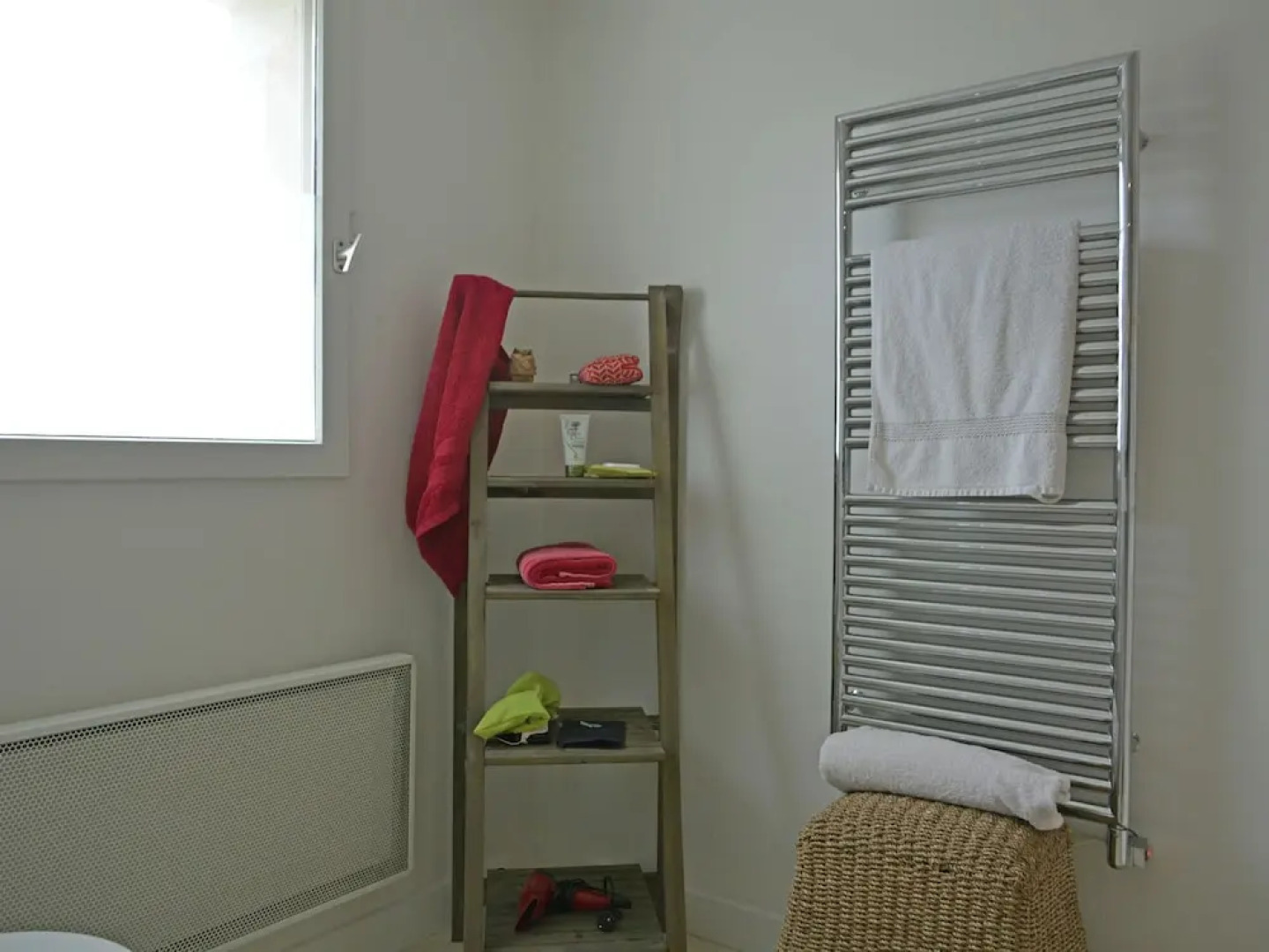 Cozy Villa in Menerbes with Swimming Pool