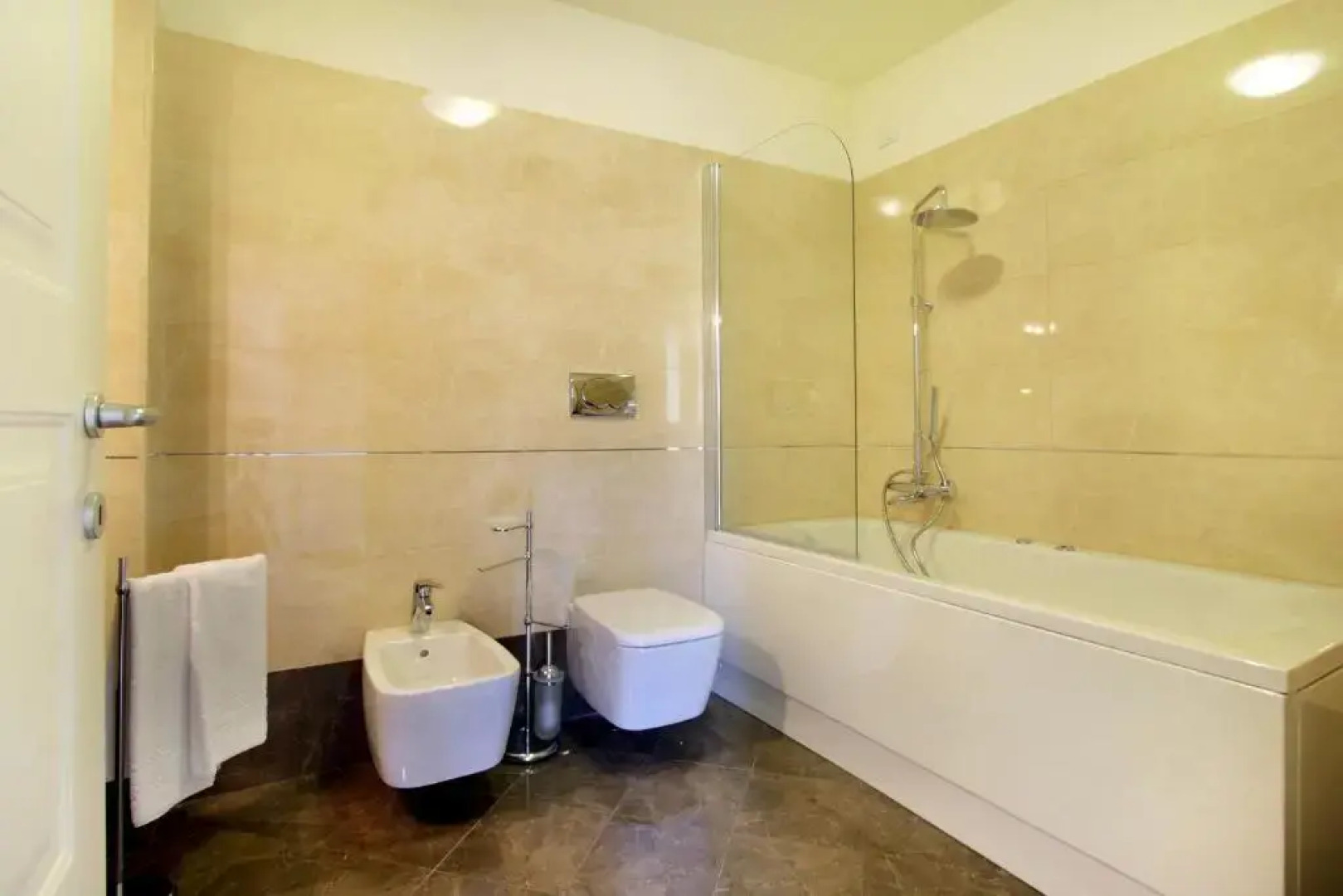 San Lorenzo Apartments