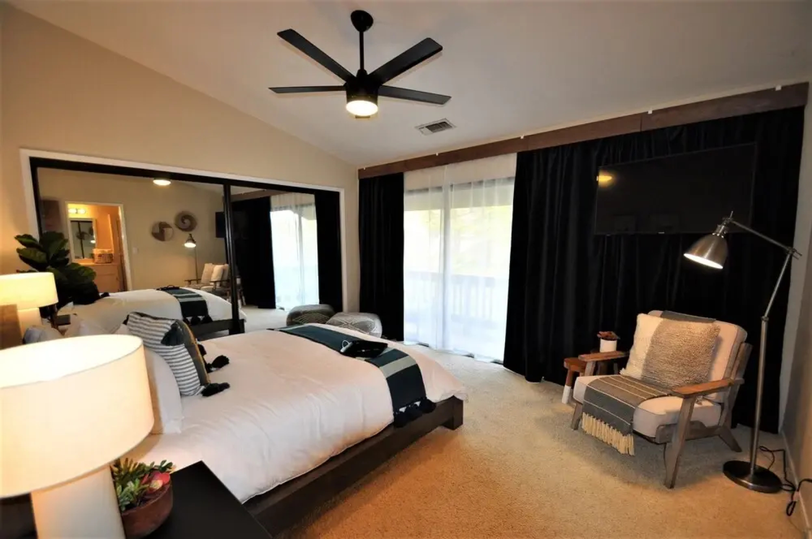 Gnome and Creek Condo - Two Master Suites for a Perfect Couples Yosemite Getaway by Yosemite Region Resorts