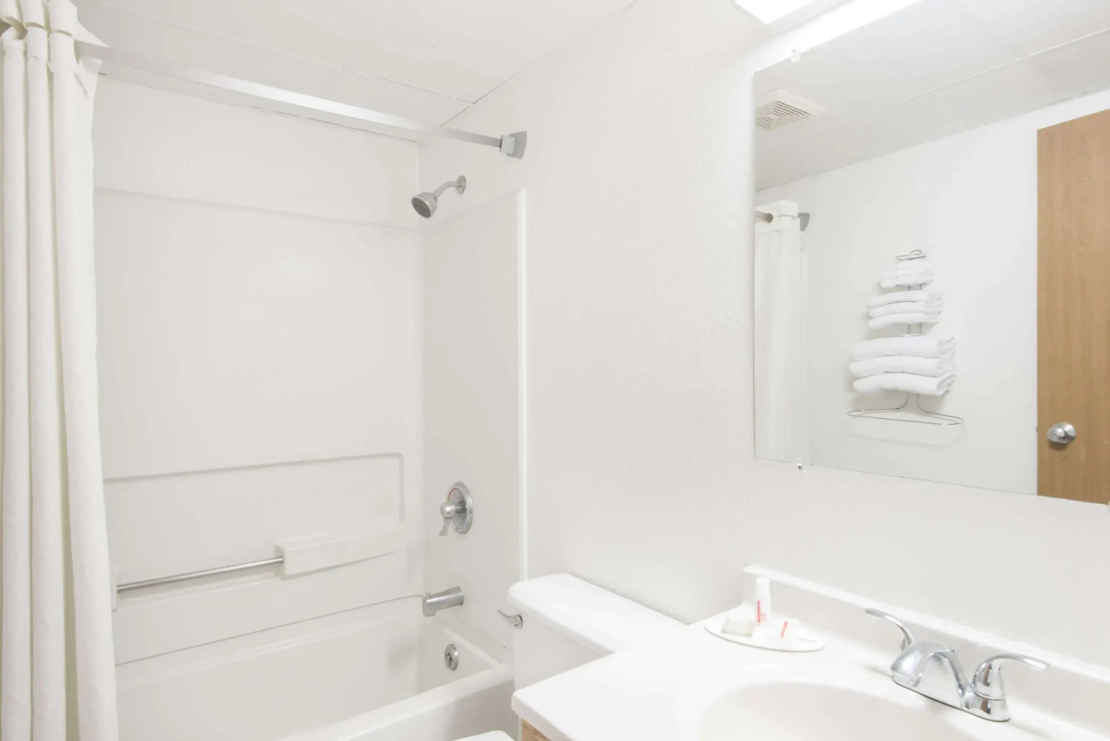 Super 8 by Wyndham Groton