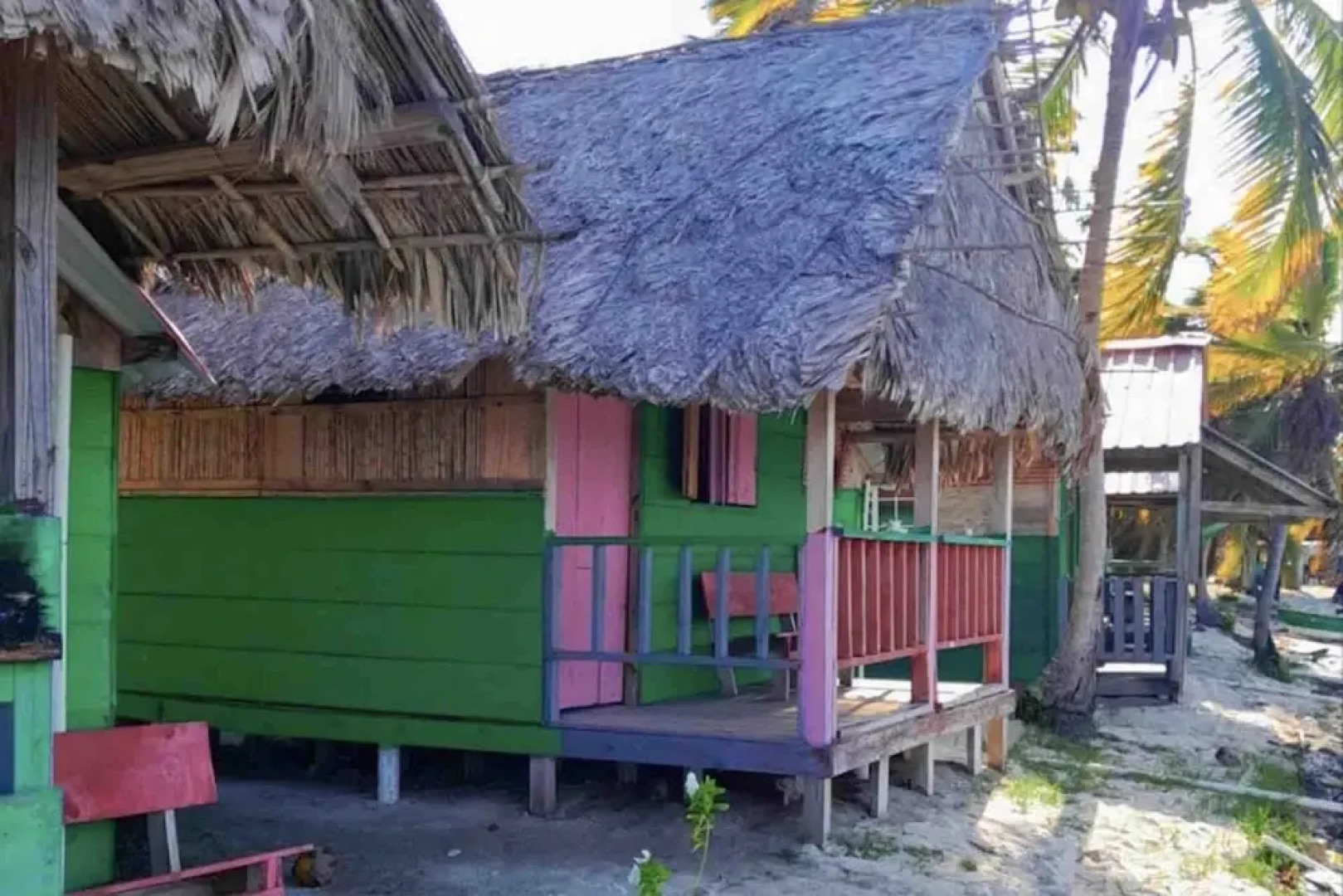 Private Ocean-Front Cabin with private bathroom on San Blas Island