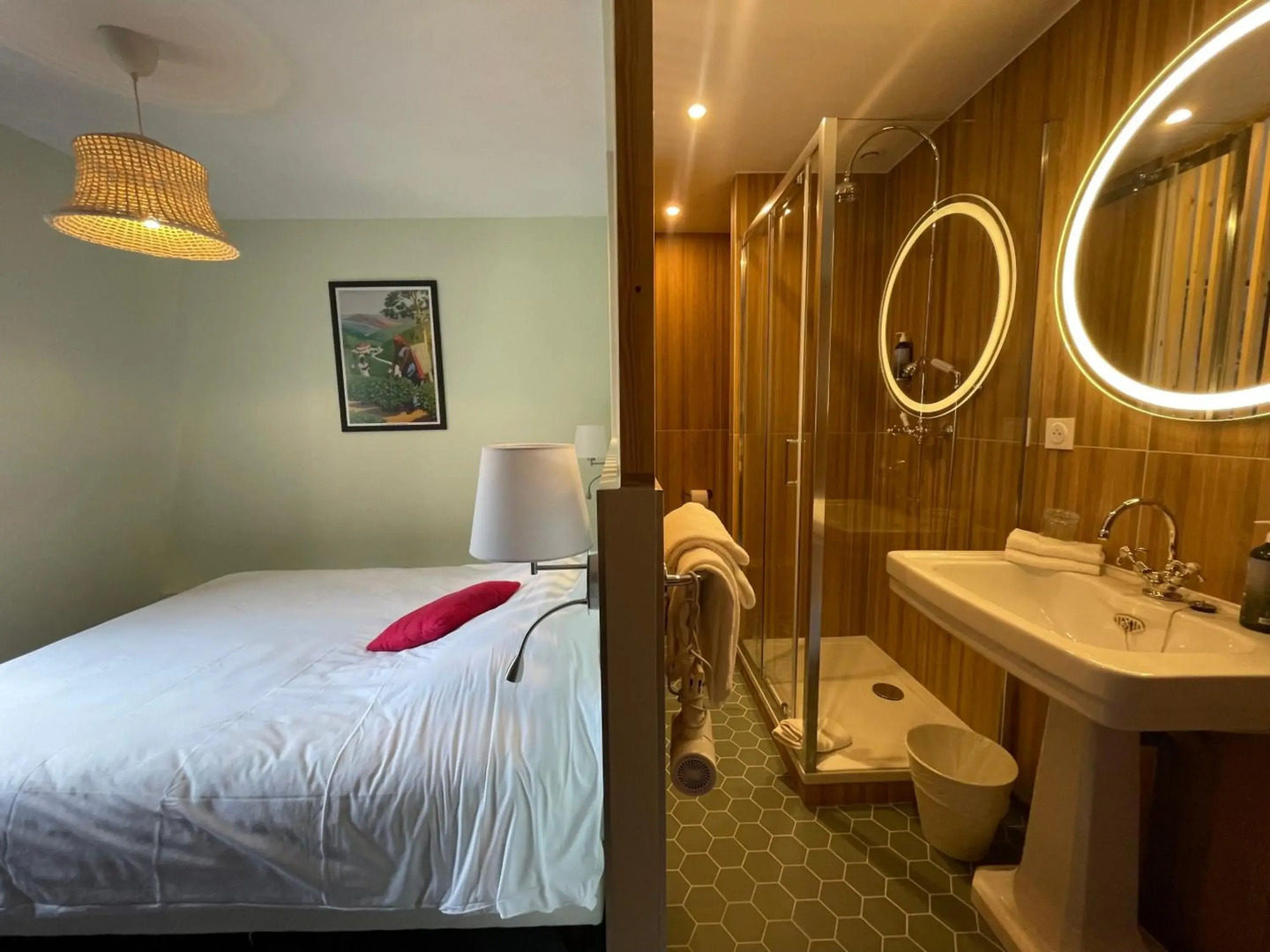 Отель Mermoz Paris Le Bourget