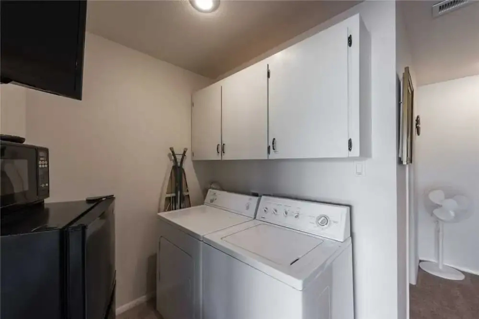 Gray Wolf Lodge - Four Bedroom Cabin with Hot Tub