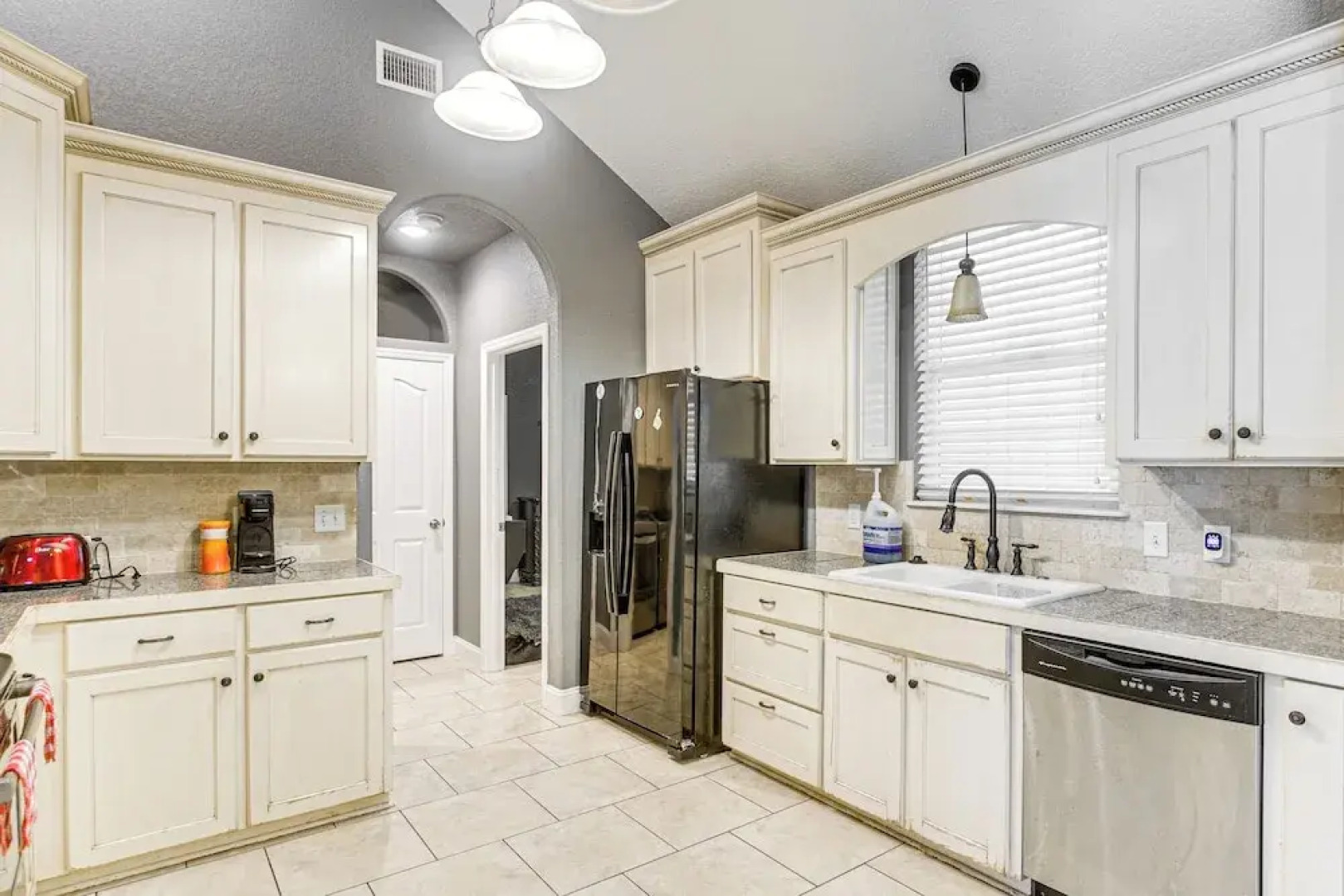 14 Mi to Jekyll Island: Luxe Brunswick Home